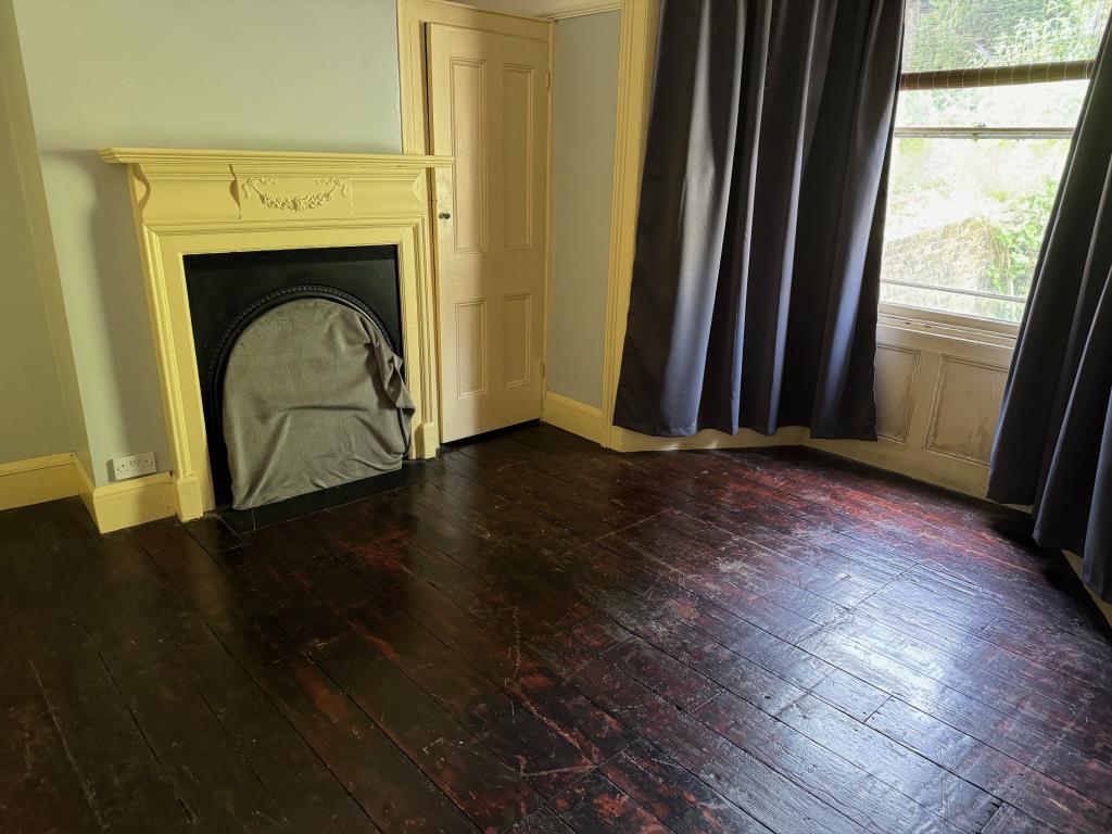 Lot: 121 - VACANT TERRACE PROPERTY WITH POTENTIAL - First Floor rear bedroom